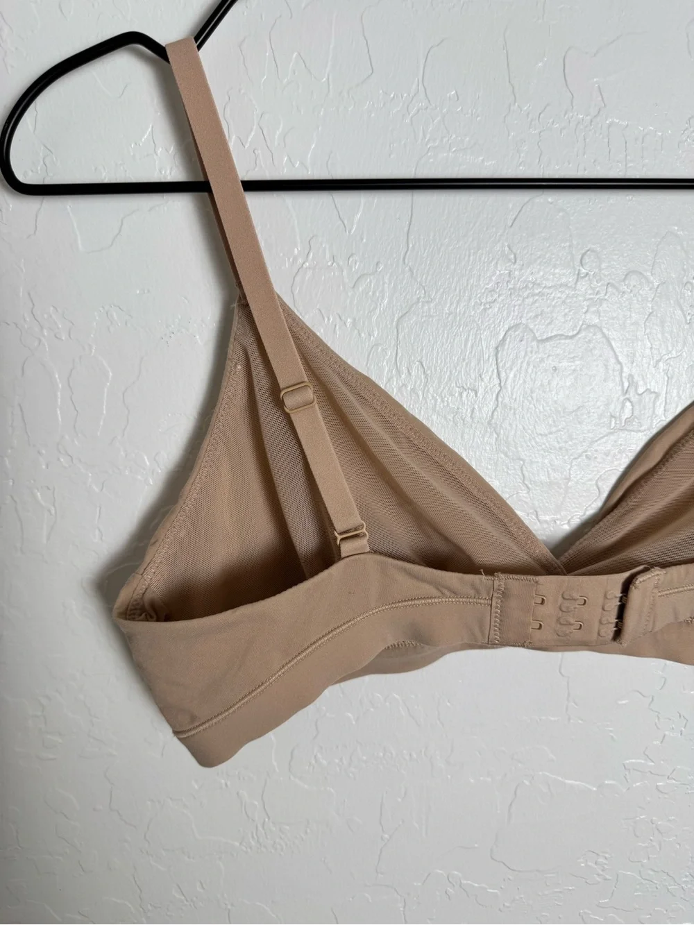 SKIMS Fits Everybody Nude Crossover Triangle Bralette Size Large - Picture 7 of 8